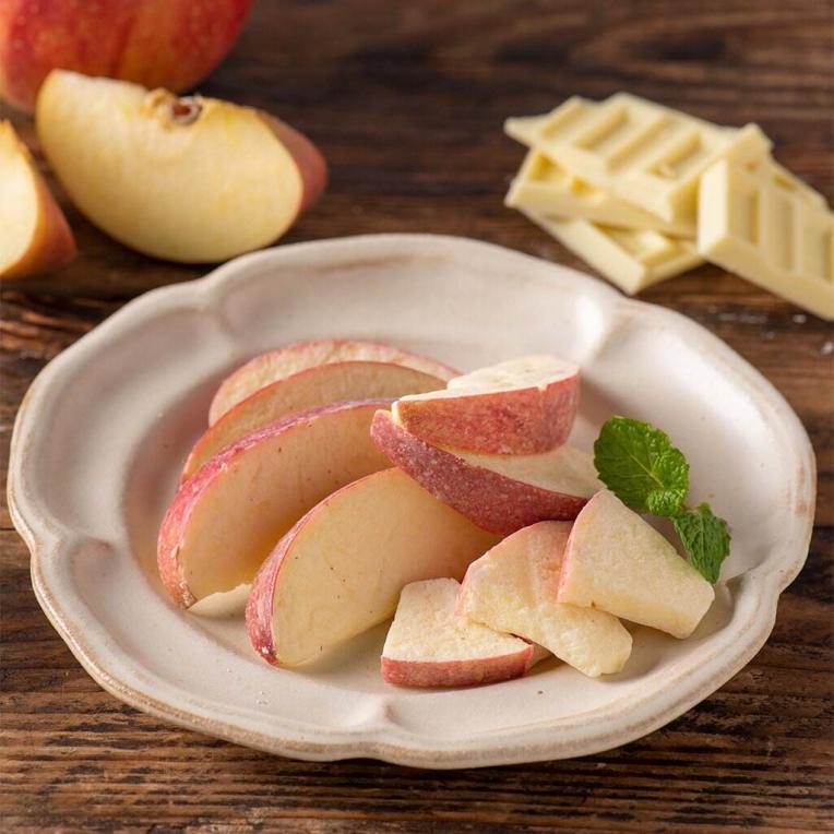 見た目はりんご。一口食べたらチョコレート！ ／｜久世福商店