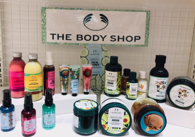 THE BODY SHOP 新規入荷です~~!みんな大好き❤ボディスクラブに、シャワージェル!などなど、品揃え盛りだくさんです!!