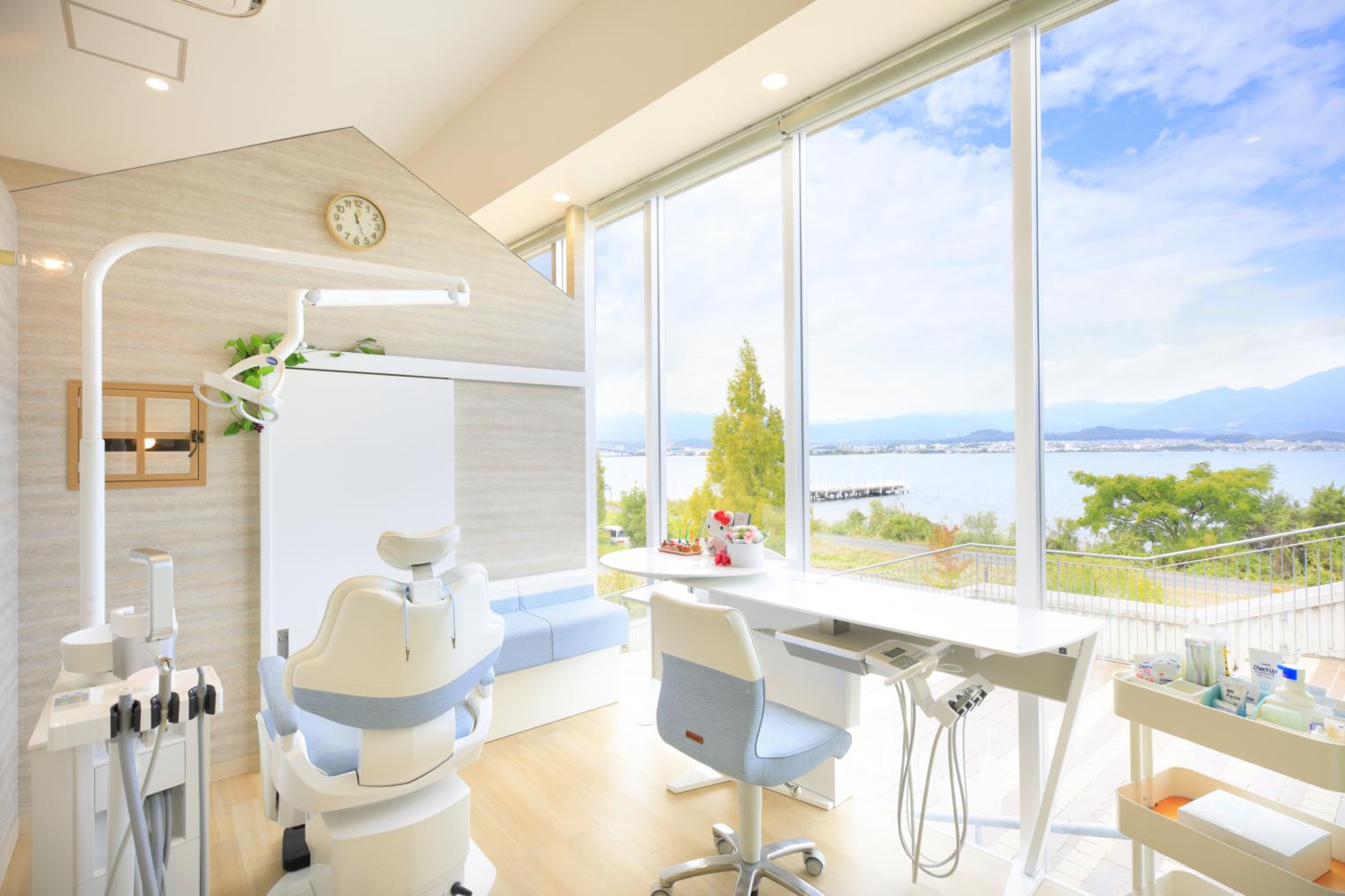琵琶湖を一望できる歯科医院