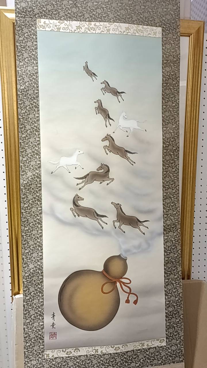 馬が駆け上がる！掛け軸　来年の干支　いかがですか？