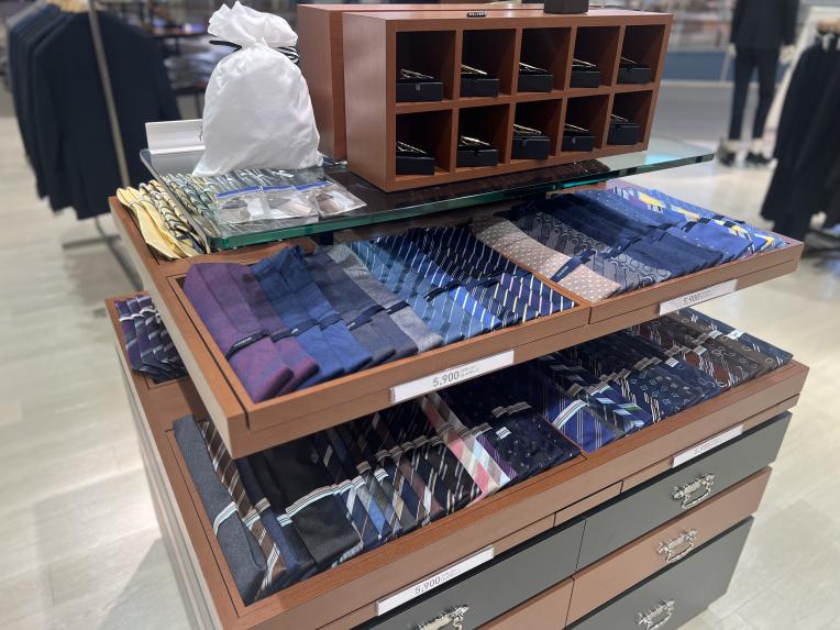 【クリスマスギフトにおすすめ】 上質ネクタイ&タイピン コレクション