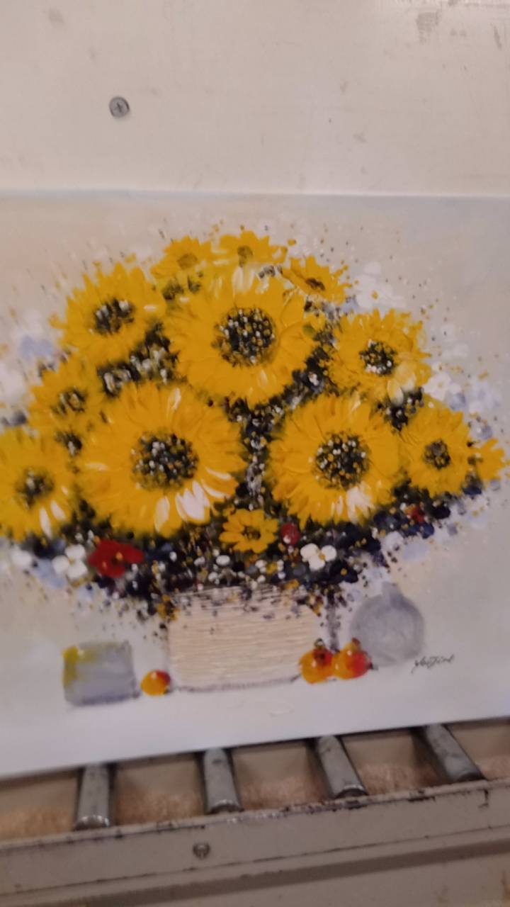 油絵１０サイズ　お好きな額でいかがですか？額はご来店の際にお決めください。1週間ほどかかります。