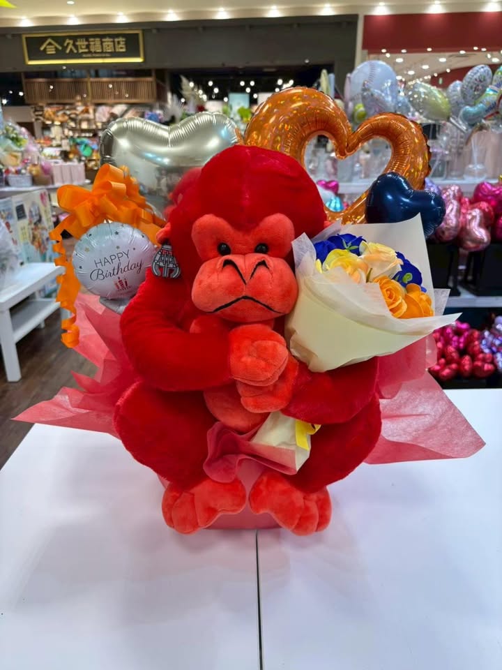 お誕生日用ぬいぐるみ入りアレンジメント