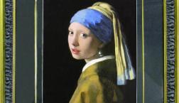 暗闇に美しく光の反射・ハイライト部分など点描によって表現。写実性が高くラピスラズリのウルトラマリーブルーを多用した絵画。ヨハネス・フェルメール！シルクスクリーン