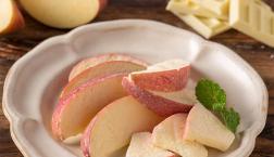 ＼ 見た目はりんご。一口食べたらチョコレート！ ／