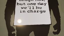 Laugh  Now(2003) バンクシーポスター！社会貢献する画家「今は笑え。しかし、いつか我々が取って変わる」頑張れ！！！