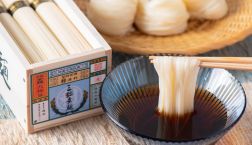 ＼ レトロ可愛い✨通関箱入り手延べそうめん ／