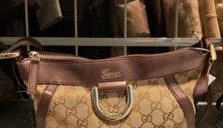 【ブランドバッグ】GUCCIのキャンパスショルダーバッグ